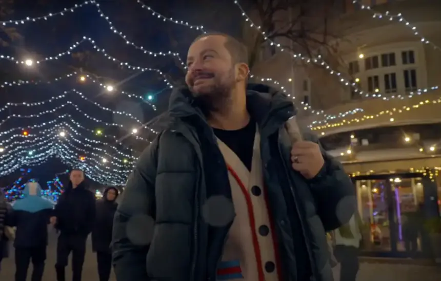Стефан Илчев посреща празниците с "В нощта на Рождество"